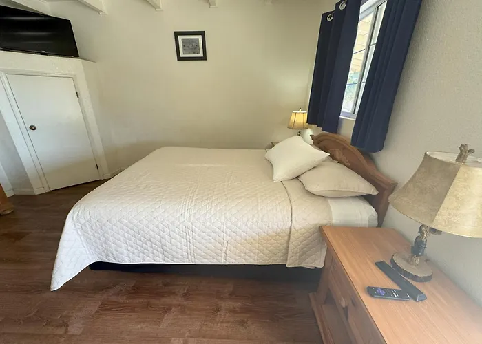 Barewood Inn & Suites