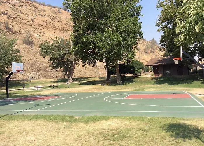 Kern Riverfront Lodge